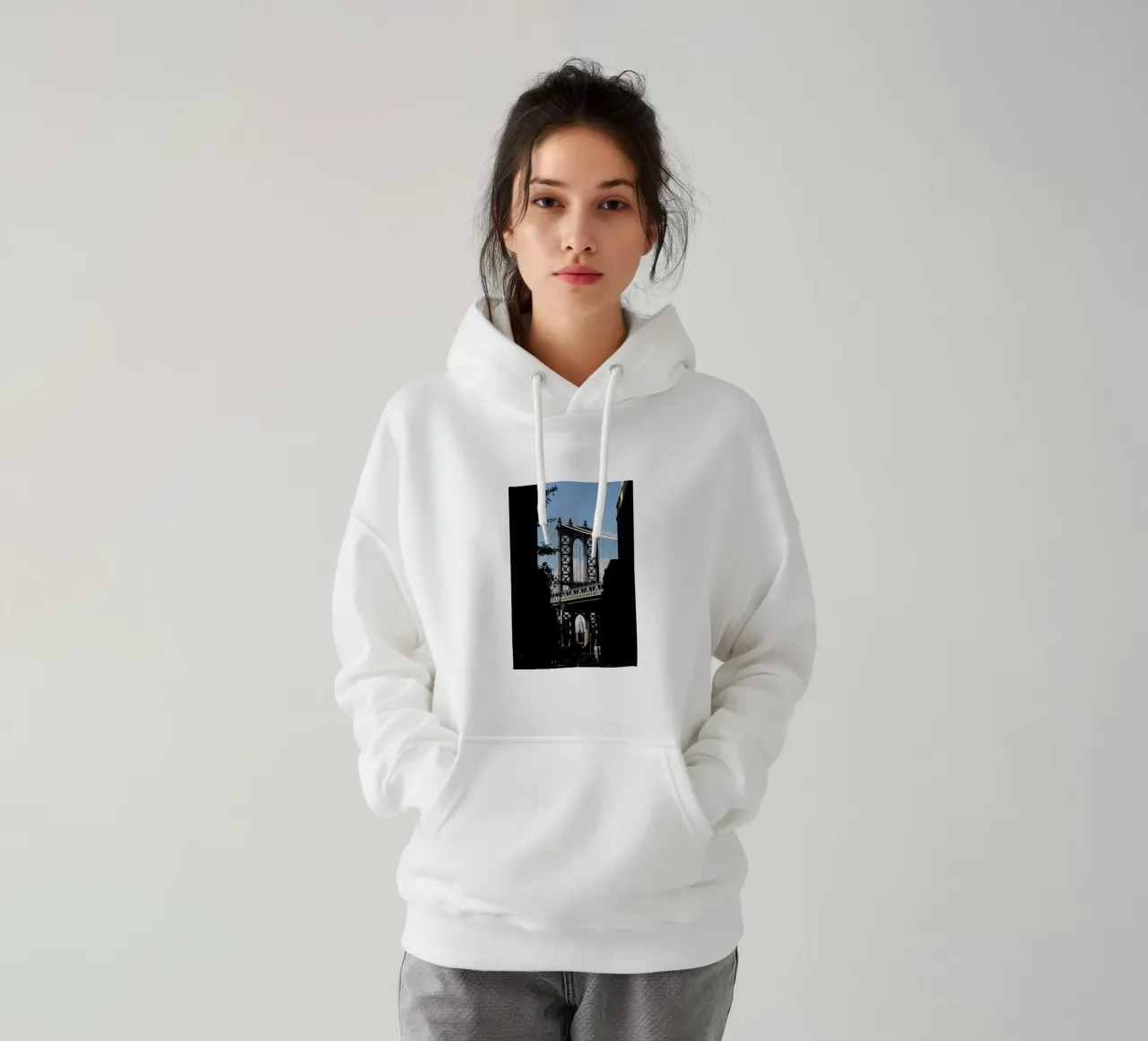 Bridge in Shadow felpa con cappuccio da EyeEm Mobile GmbH