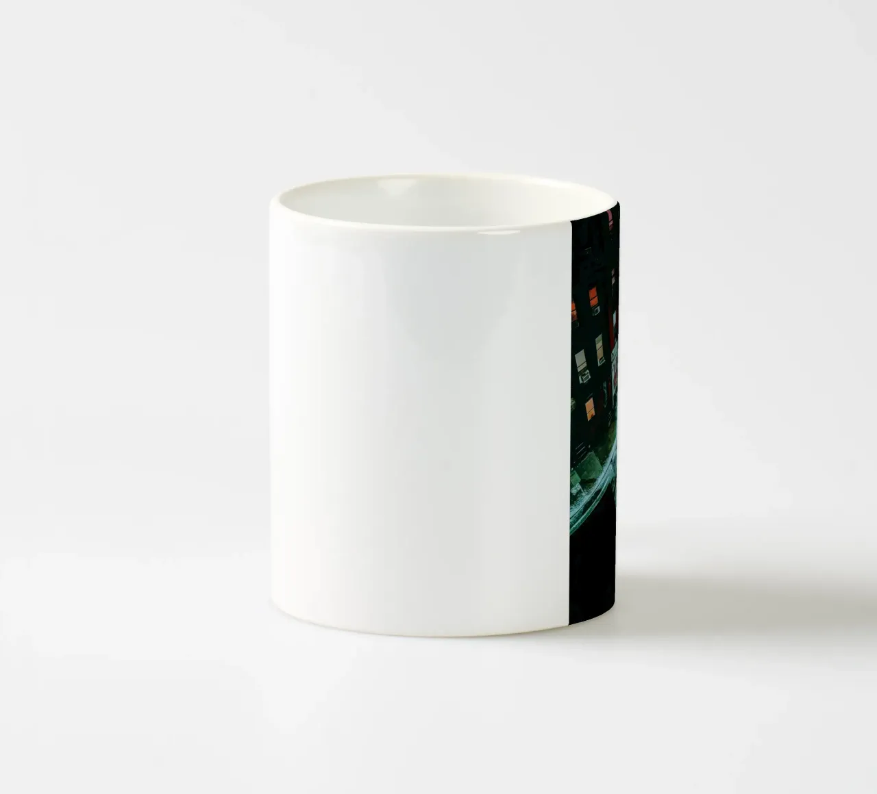 New York, solitaria di notte nella neve tazza in ceramica da By Night