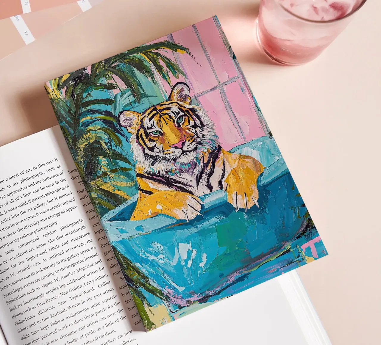 Tiger in der Badewanne Notizbuch von Nikis Art Studio