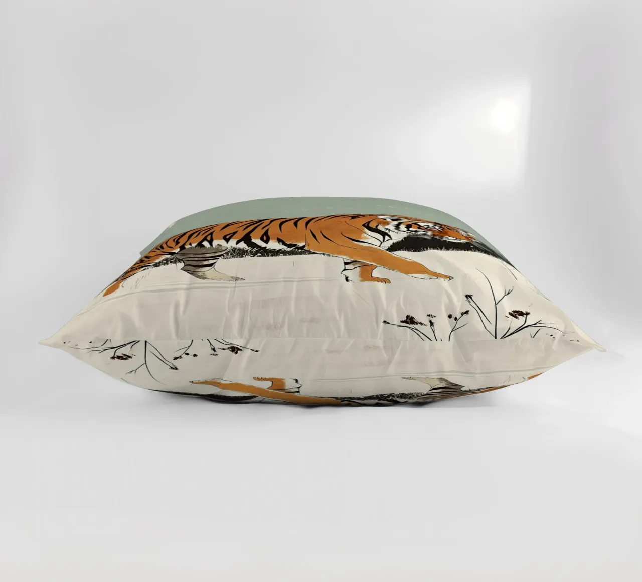 Tigre nella neve cuscino da Nikis Art Studio