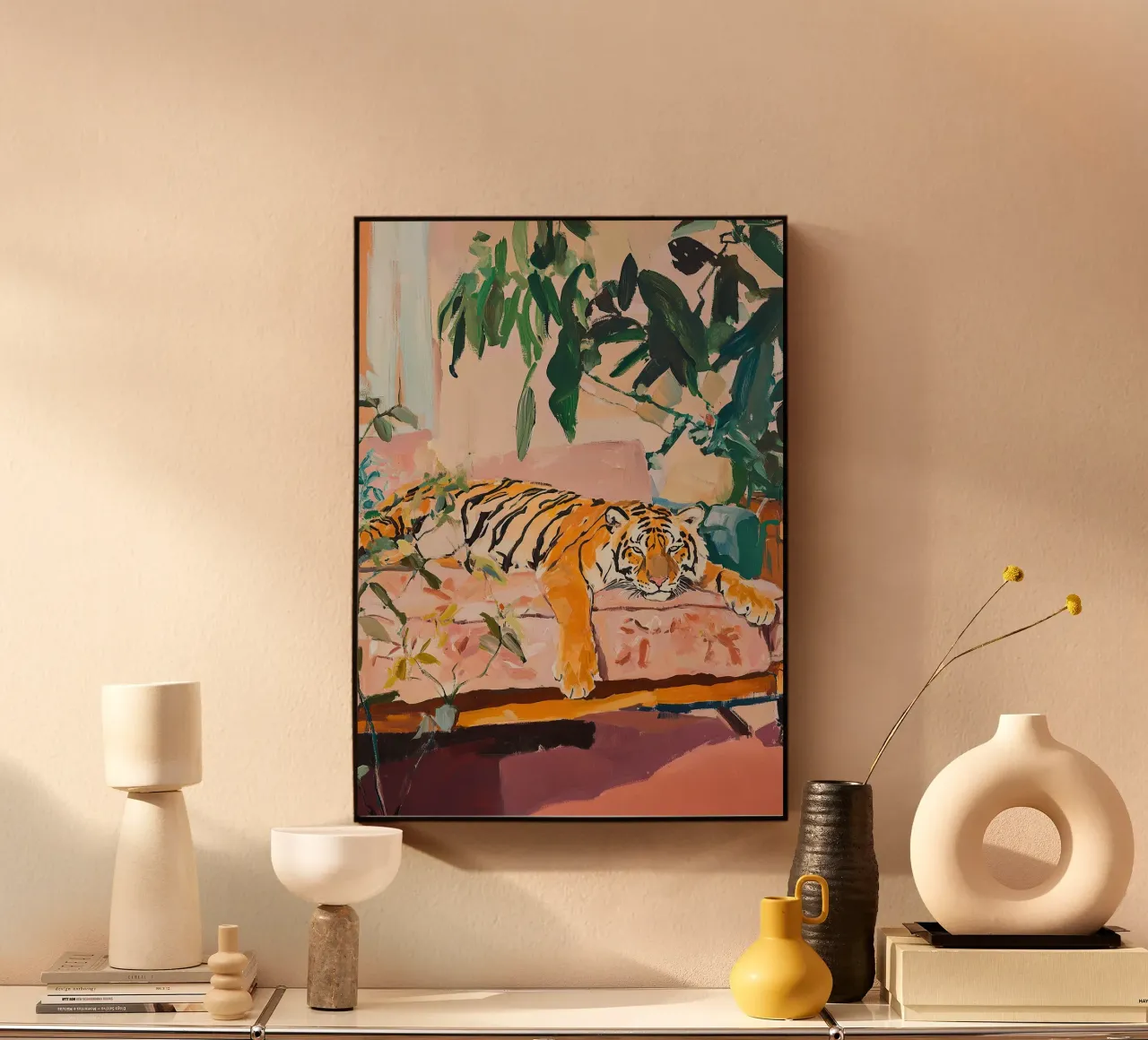 Una tigre sul divano alluminio dibond da Nikis Art Studio