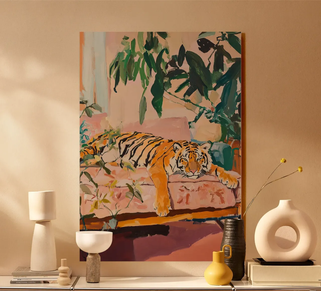 Una tigre sul divano alluminio dibond da Nikis Art Studio