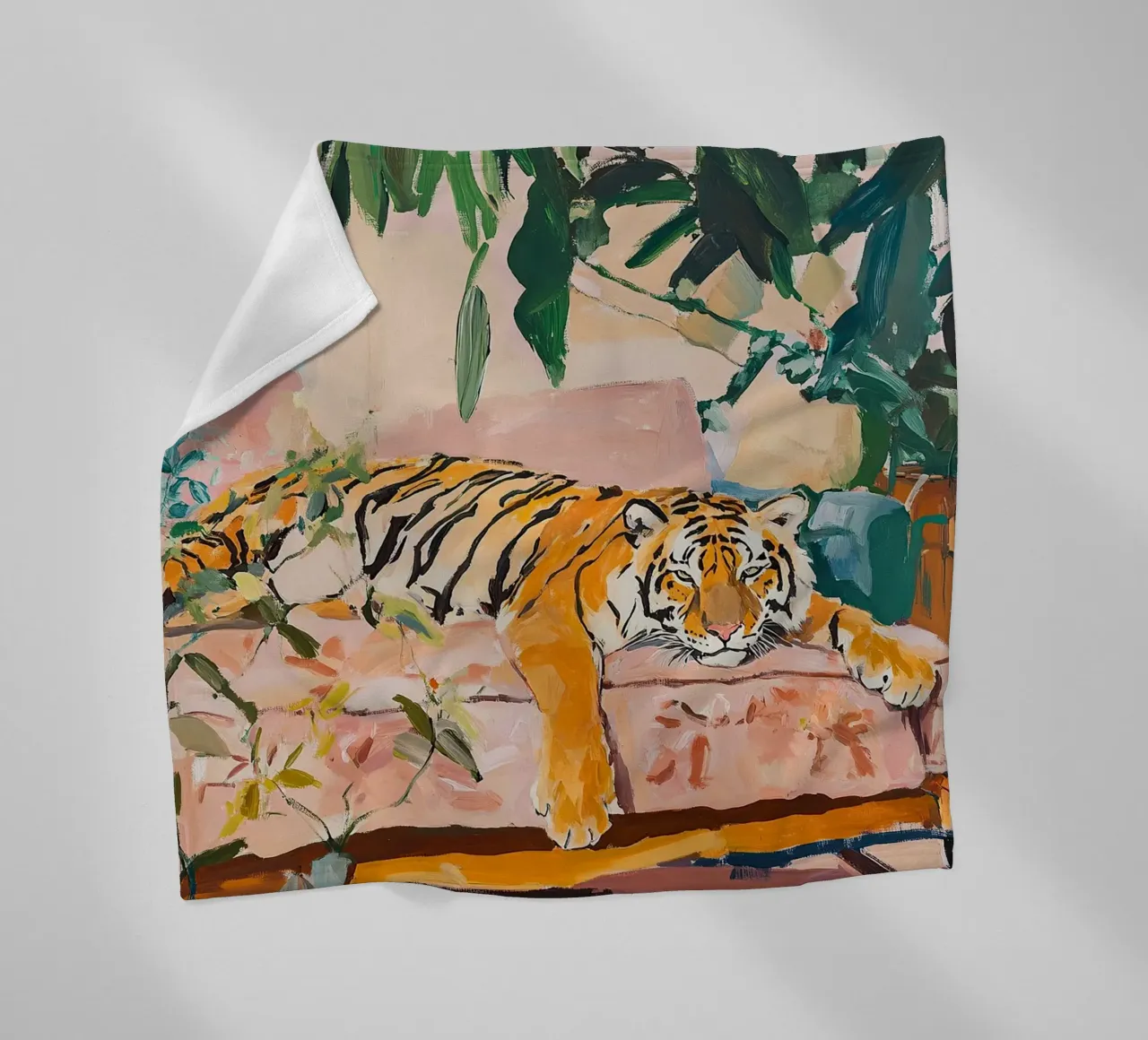 Una tigre sul divano coperta in pile da Nikis Art Studio