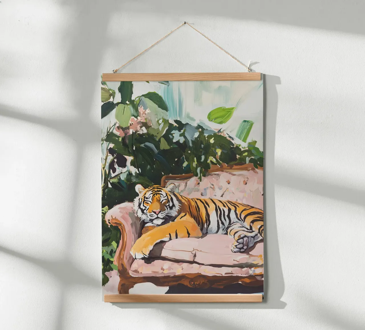 I brividi della tigre poster con telaio in legno da Nikis Art Studio