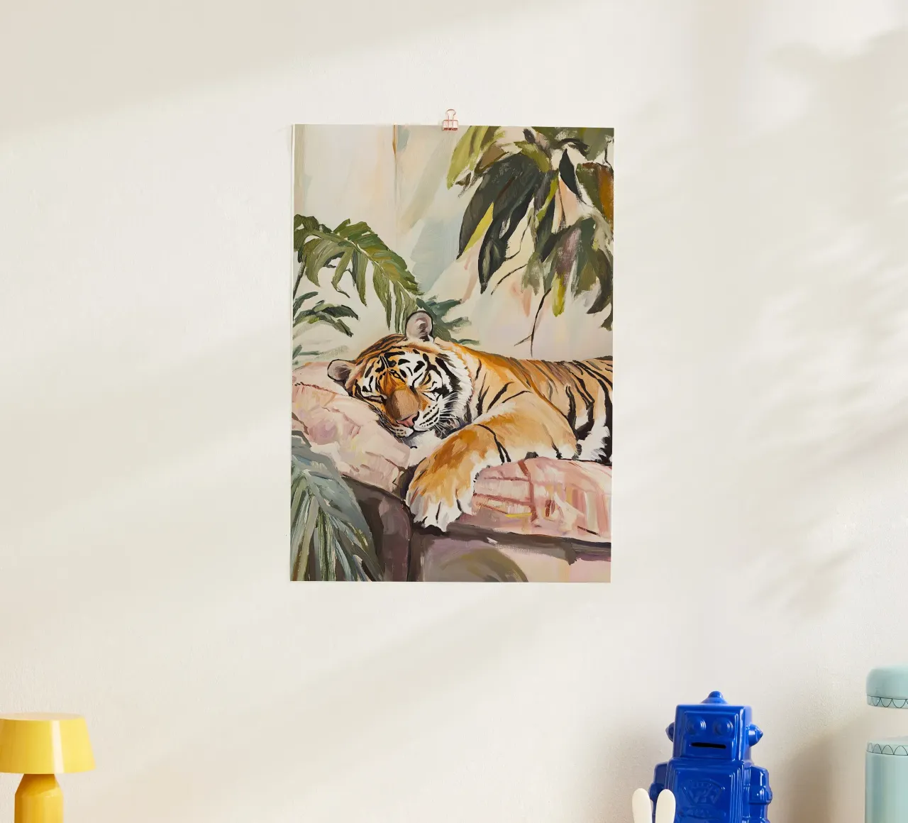 La tigre dorme poster con telaio in alluminio da Nikis Art Studio