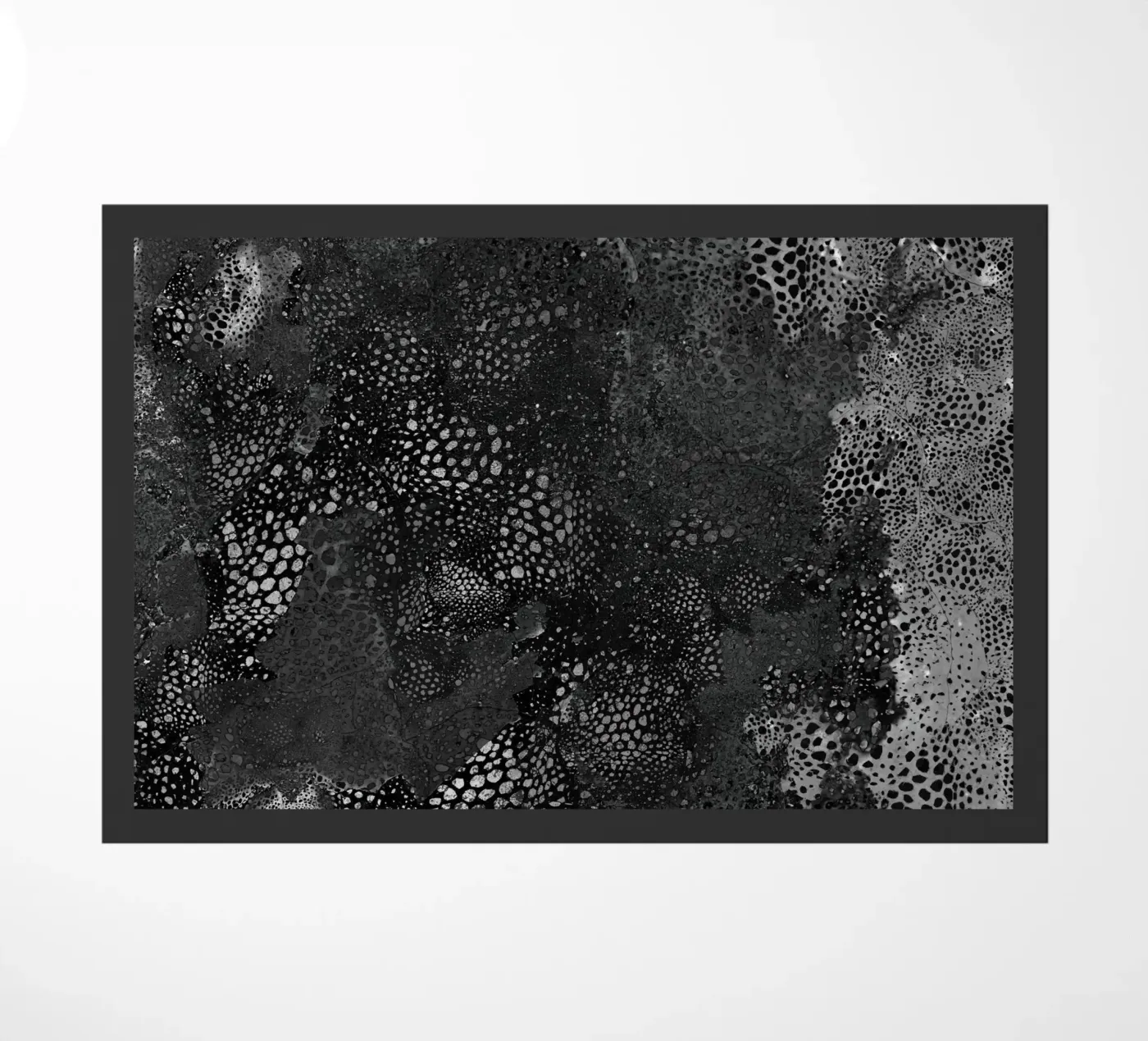 carbon1 Fußmatte von Giulio Iurissevich