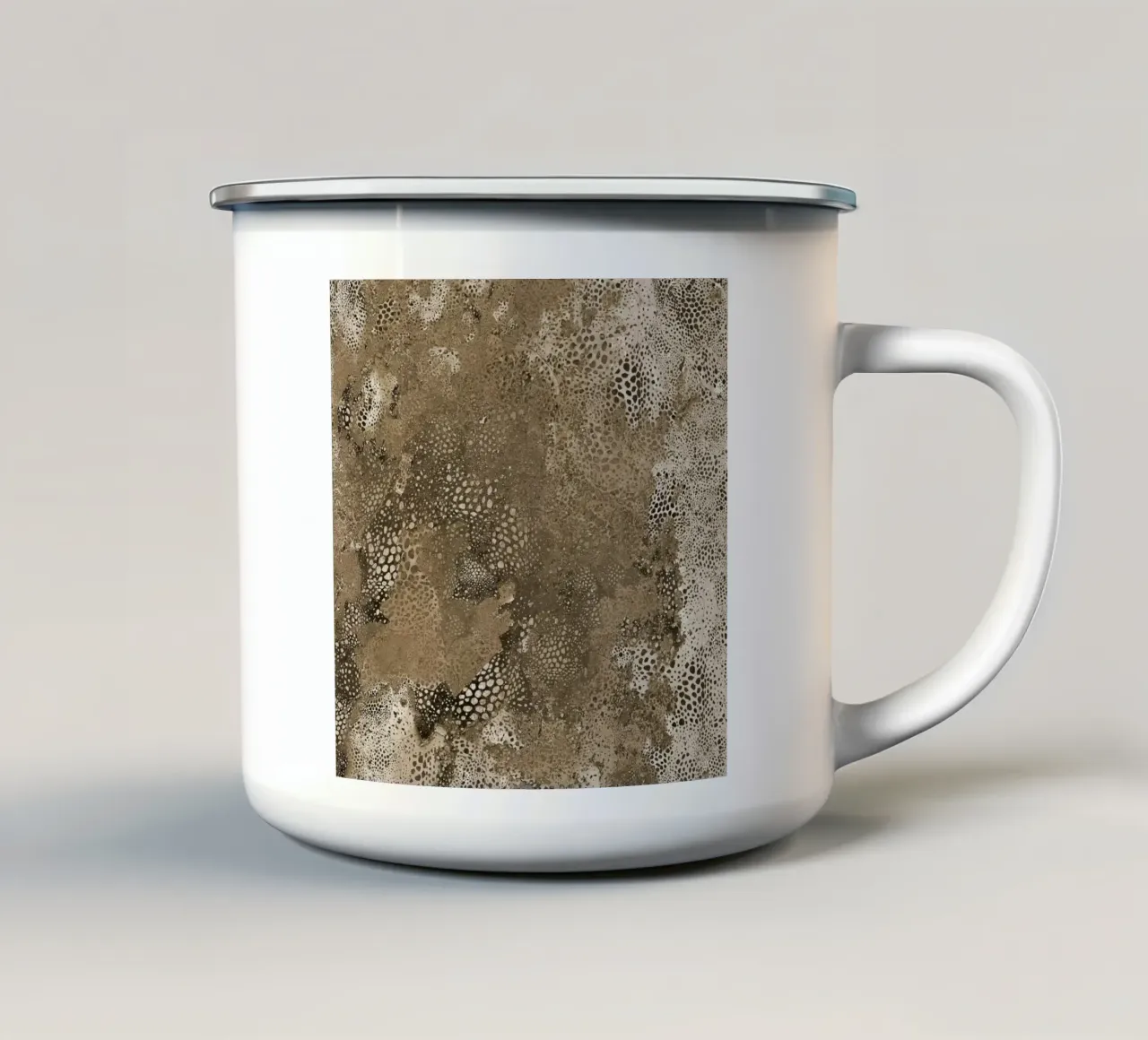 pelle marrone tazza in smalto da Giulio Iurissevich