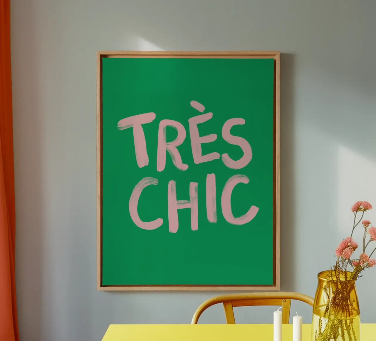 Tres Chic Elegante francese dipinto a mano Typogrphy tela con Cornice a cassetta da THE MOTIVATED TYPE