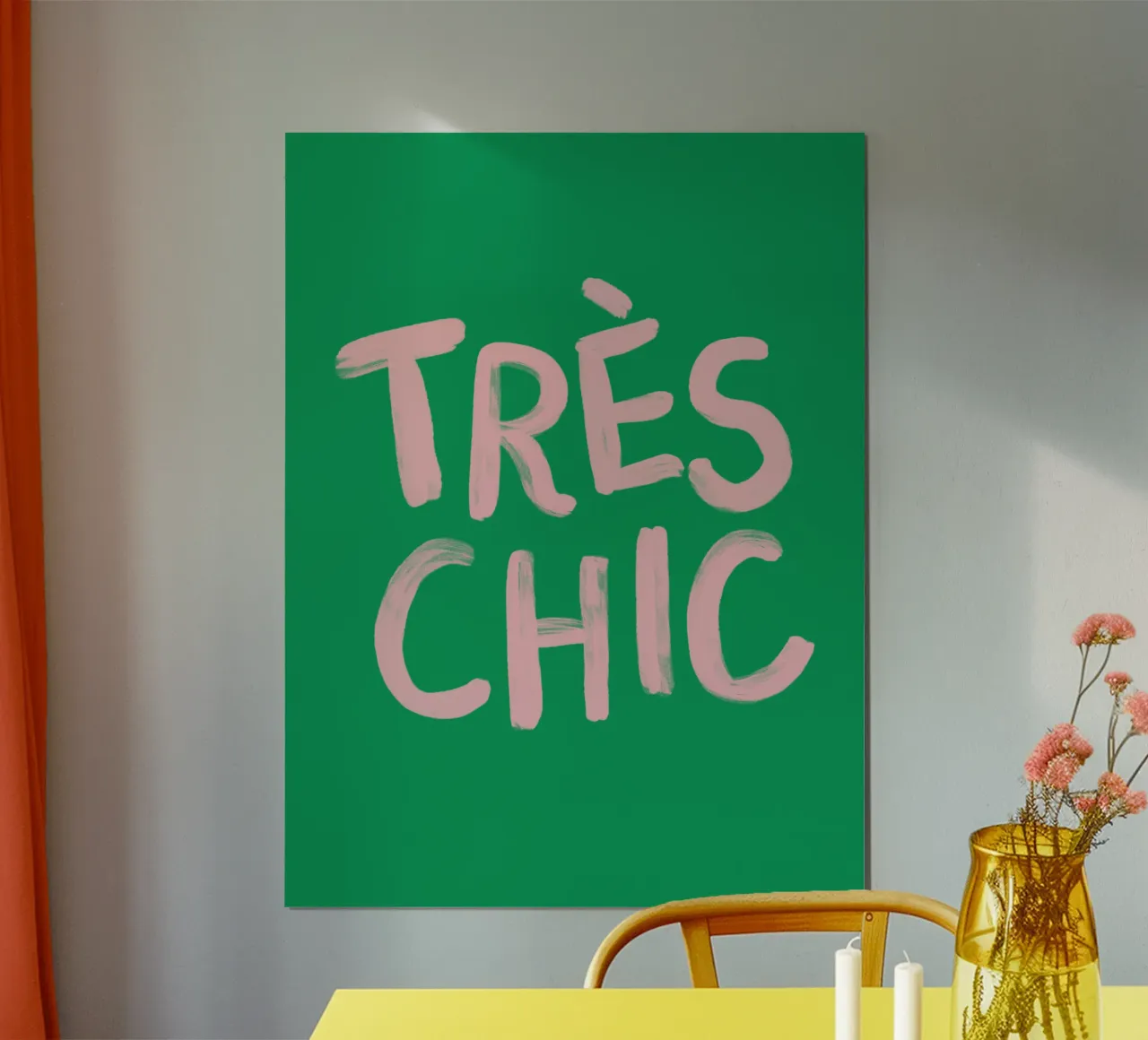 Tres Chic Elegante francese dipinto a mano Typogrphy poster con telaio in plastica da THE MOTIVATED TYPE