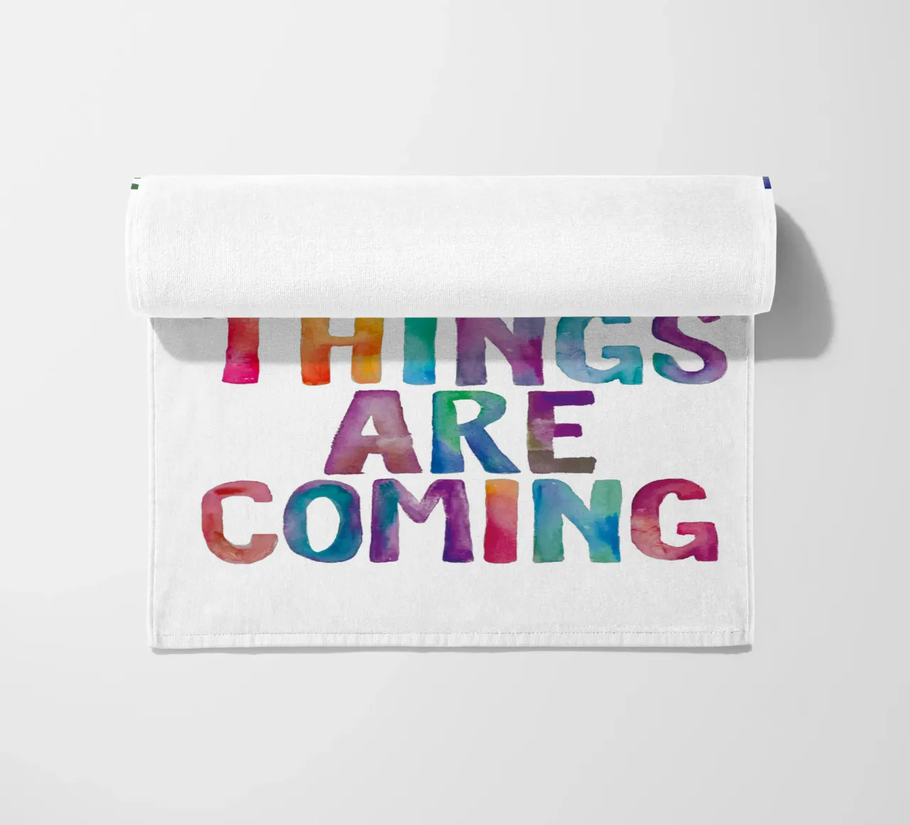 Fiducia che le cose belle stanno arrivando Tipografia arcobaleno telo mare da THE MOTIVATED TYPE