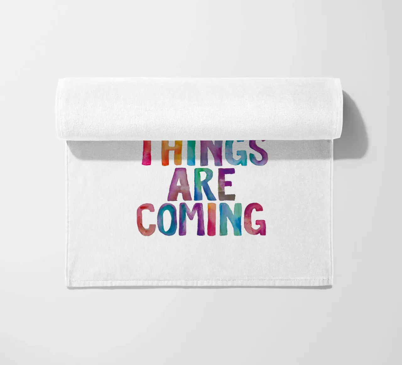 Fiducia che le cose belle stanno arrivando Tipografia arcobaleno telo mare da THE MOTIVATED TYPE