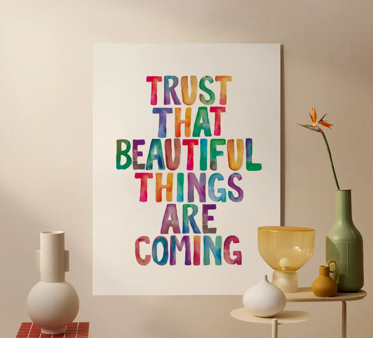 Trust That Beautiful Things Are Coming Tipografía arco iris metacrilato de THE MOTIVATED TYPE