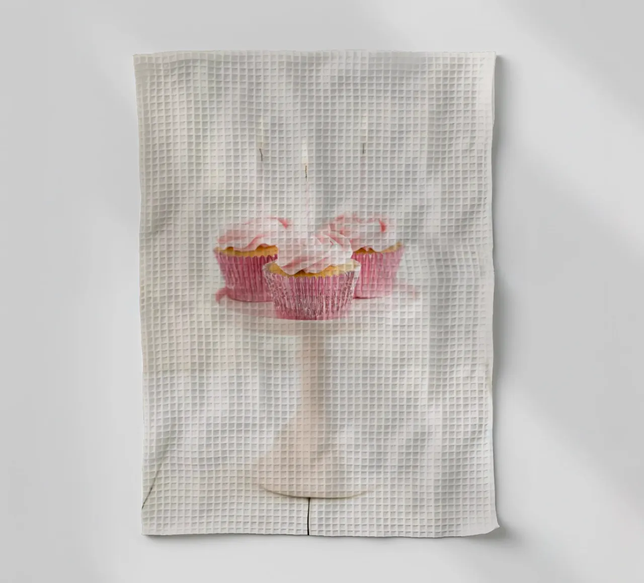 Cupcake rosa con candele canovaccio da cucina da foodphotolove
