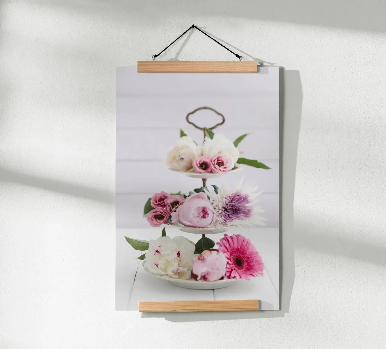 Alzata a gradini con fiori freschi carta hahnemühle da foodphotolove