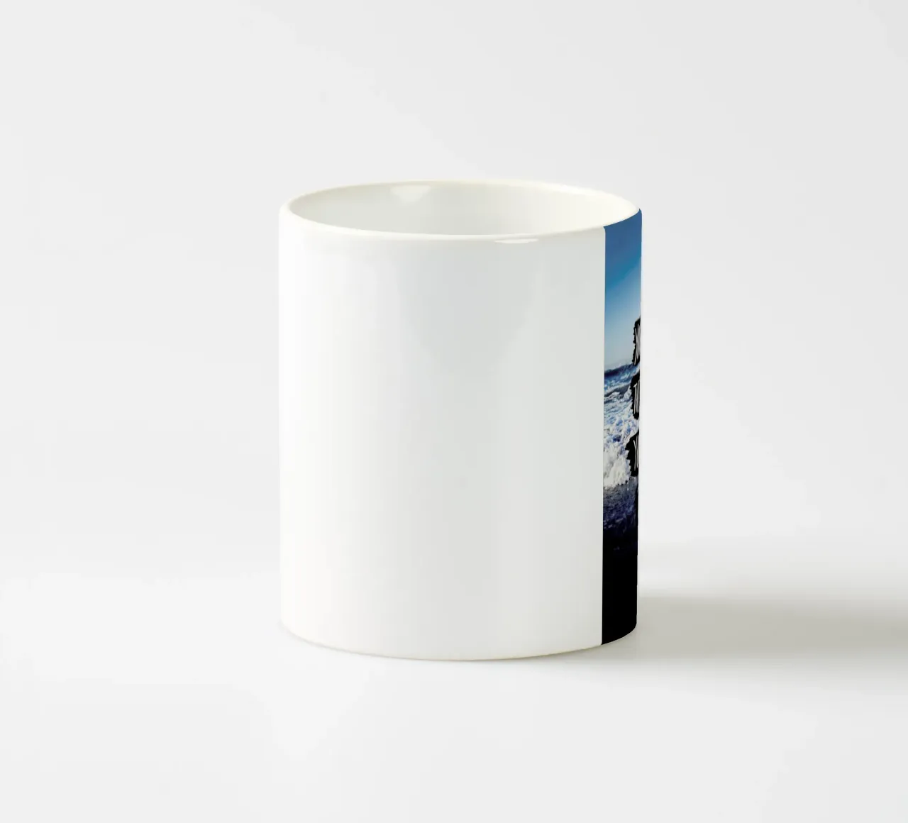 Learn to Surf tazza in ceramica da Leah Flores