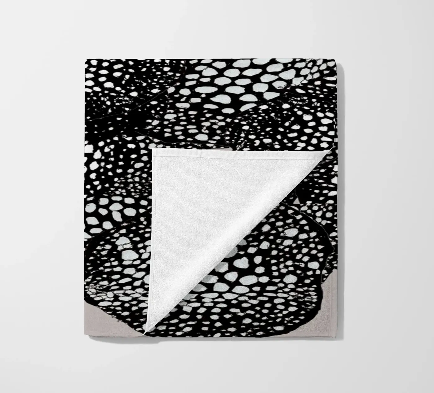 mora Strandtuch von Giulio Iurissevich