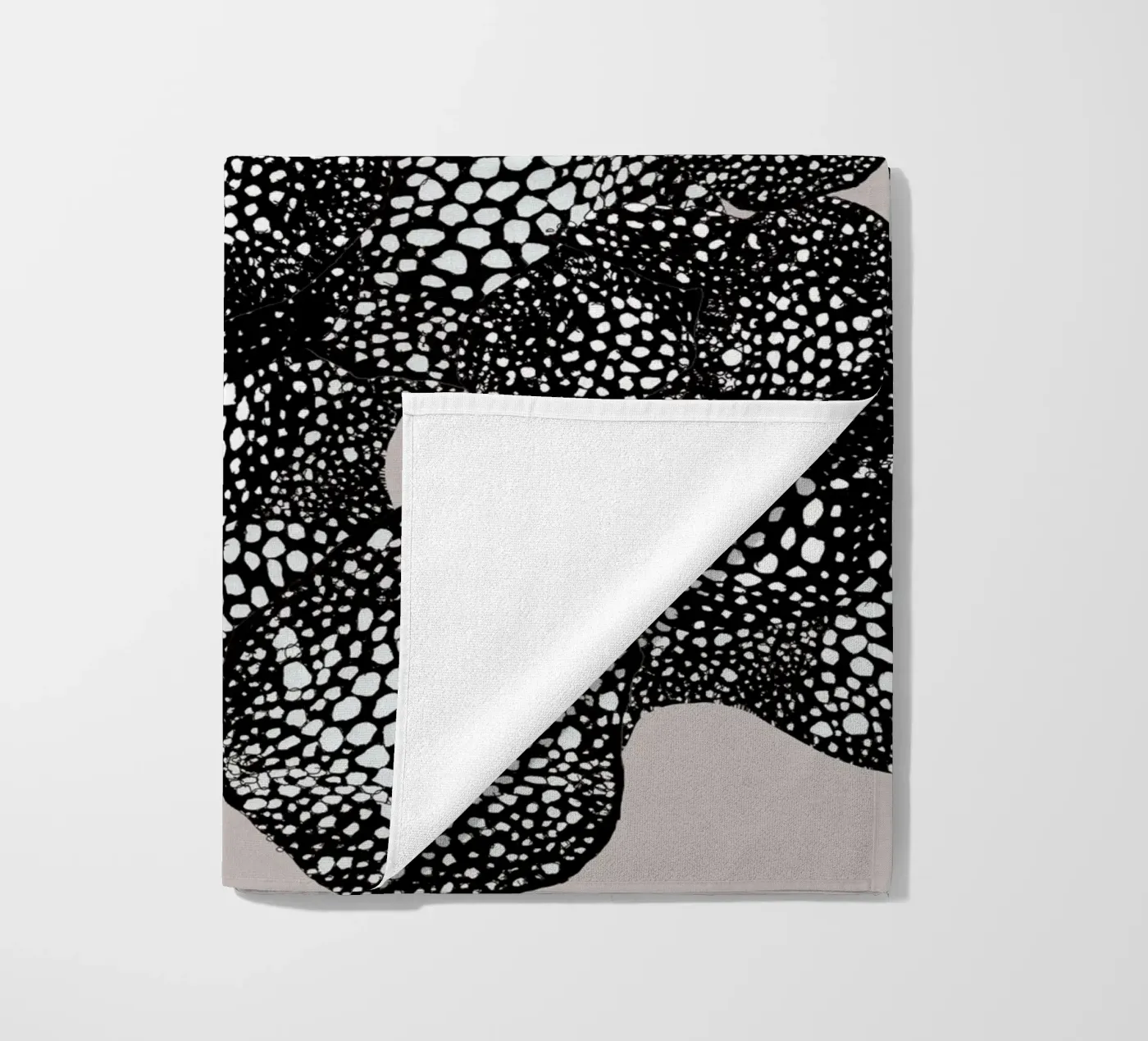 mora Strandtuch von Giulio Iurissevich