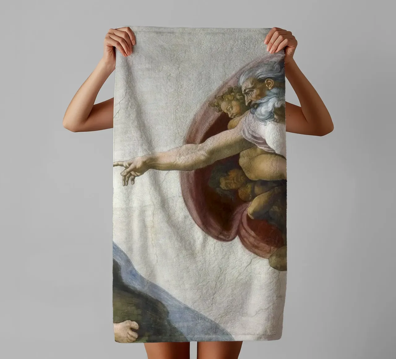 Michelangelo Buonarroti's The Creation of Adam asciugamano da bagno da Venus Art