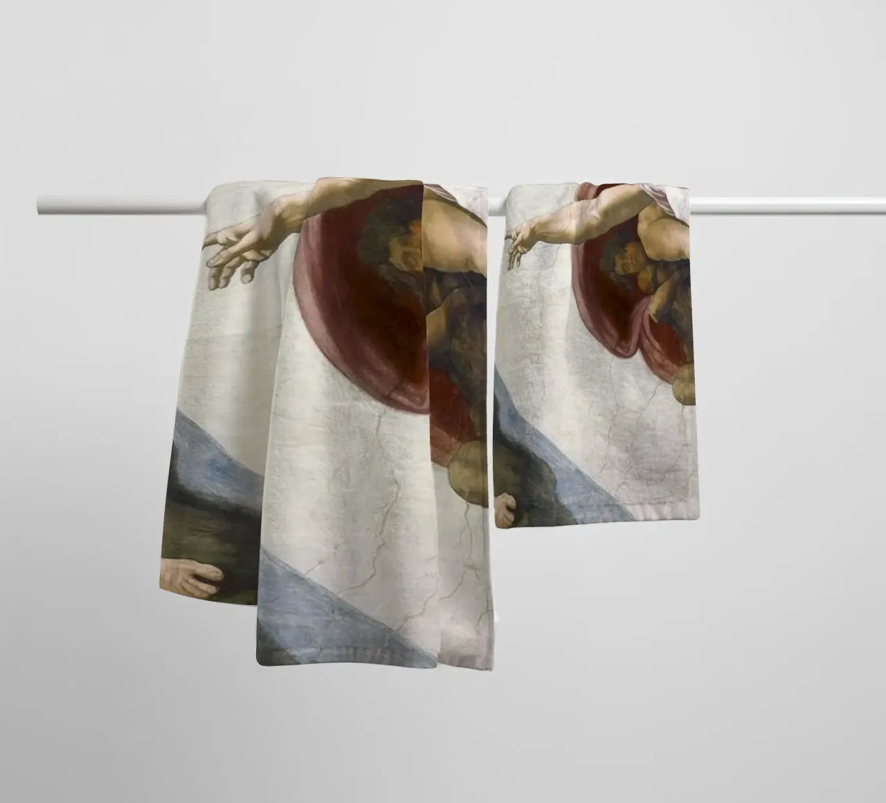 Michelangelo Buonarroti's The Creation of Adam asciugamano da bagno da Venus Art