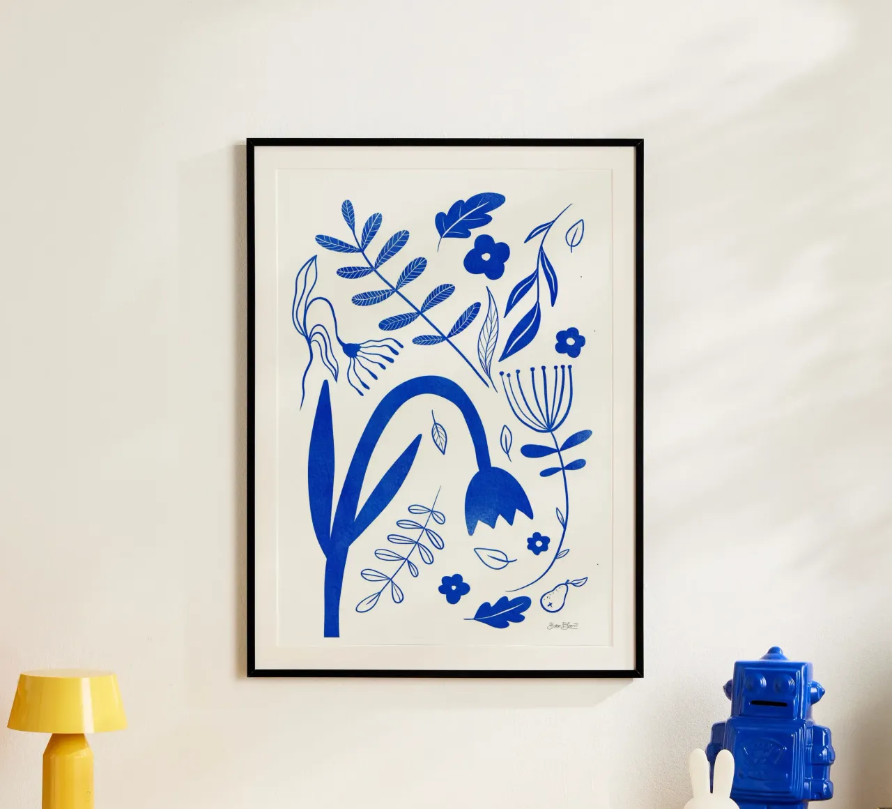 Fiori blu poster con telaio in plastica da Pictufy Sun & Spirit