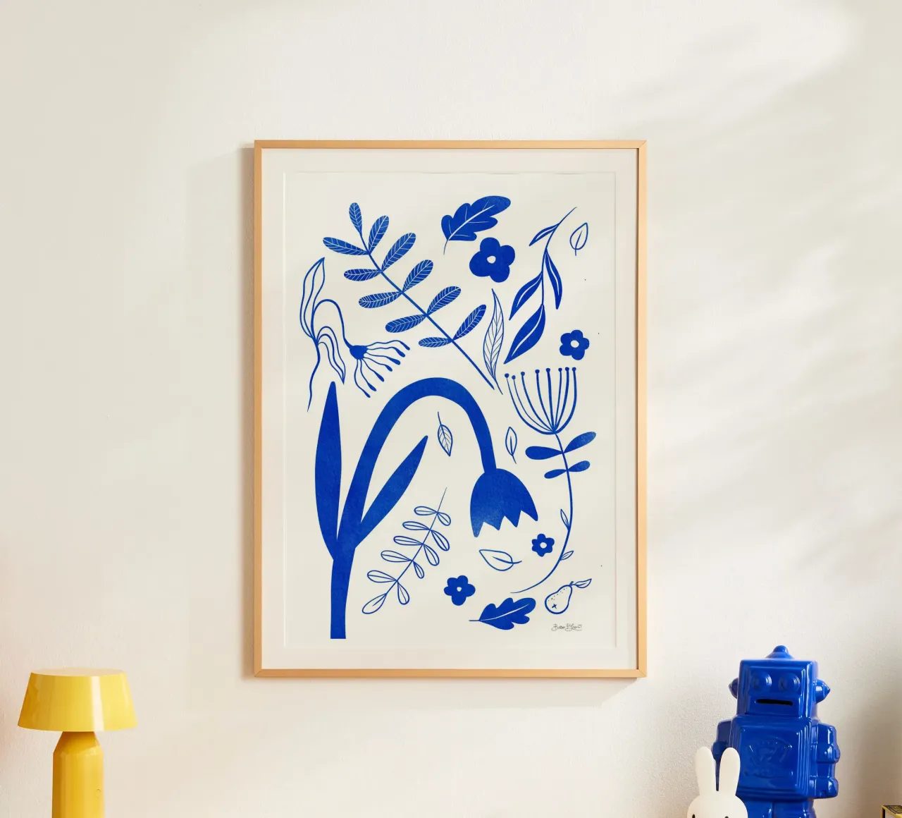 Fiori blu poster con telaio in plastica da Pictufy Sun & Spirit