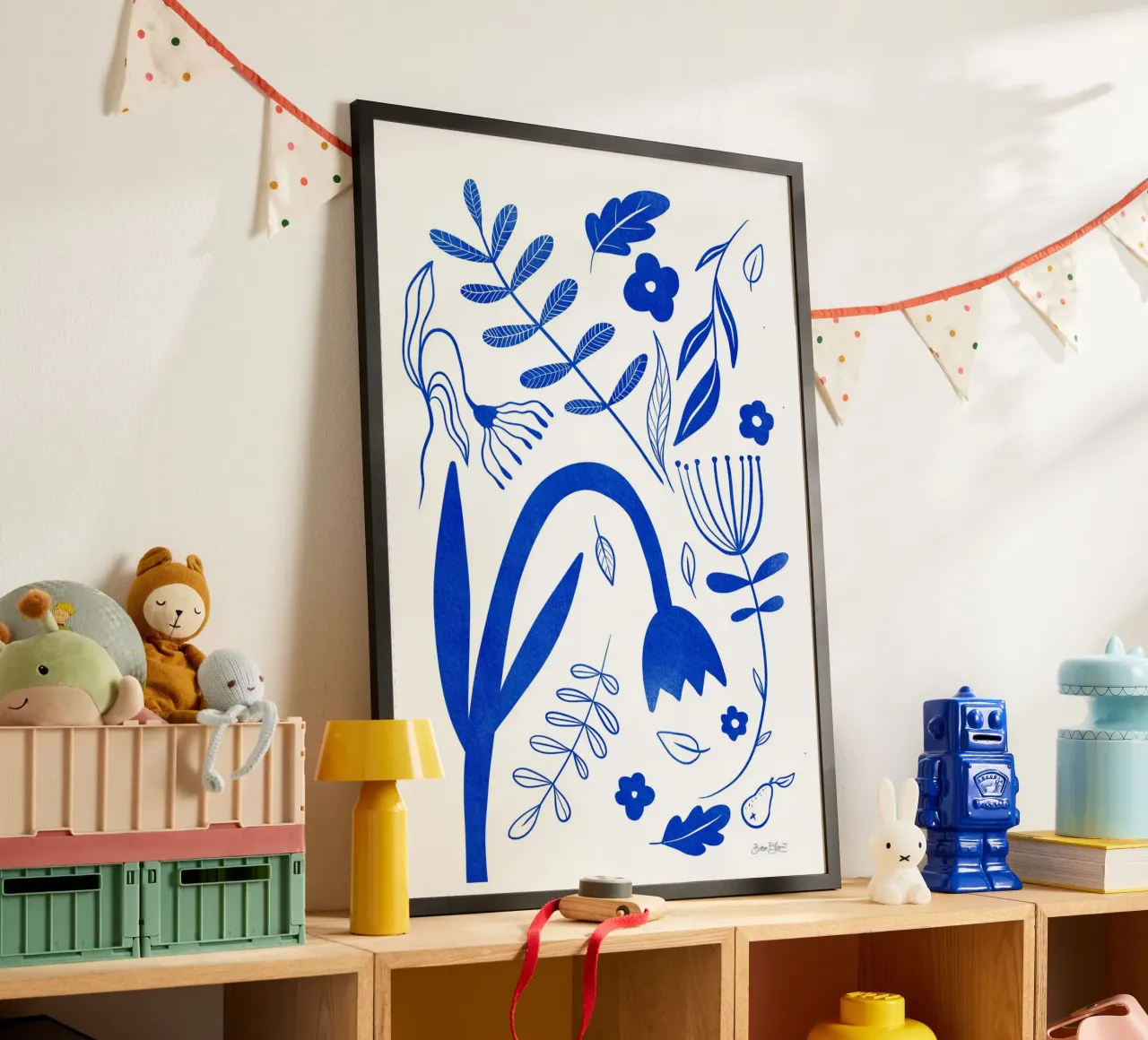Fiori blu poster con telaio in plastica da Pictufy Sun & Spirit