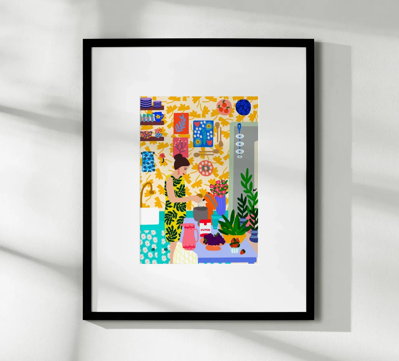Una mujer en una cocina con flores poster con marco de plástico de Pictufy Sun & Spirit