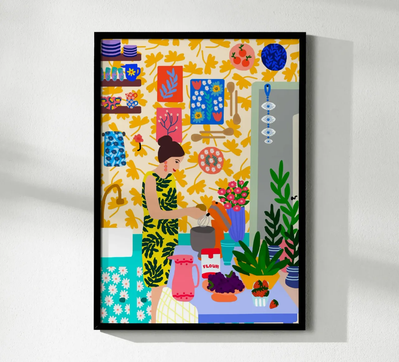 Una mujer en una cocina con flores poster con marco de plástico de Pictufy Sun & Spirit