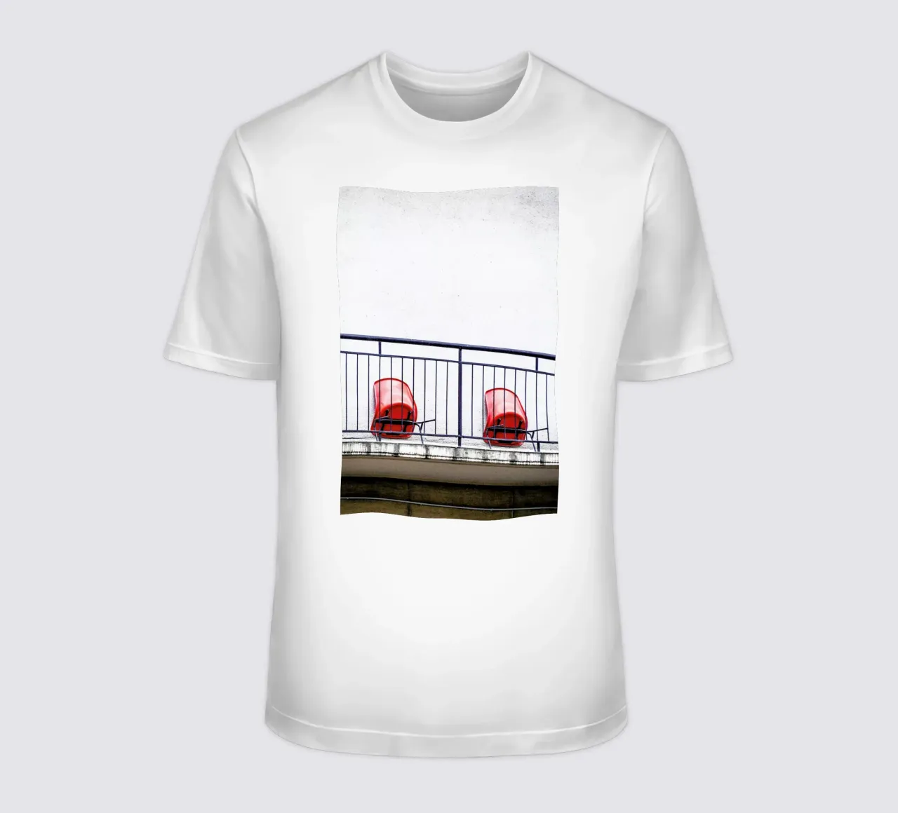 Michael's Empty Chairs t-shirt da Babett Schultze