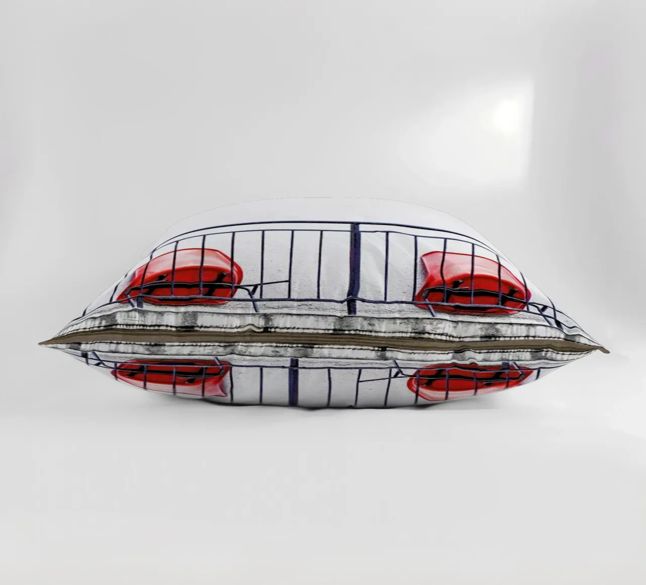 Michael's Empty Chairs cuscino da Babett Schultze