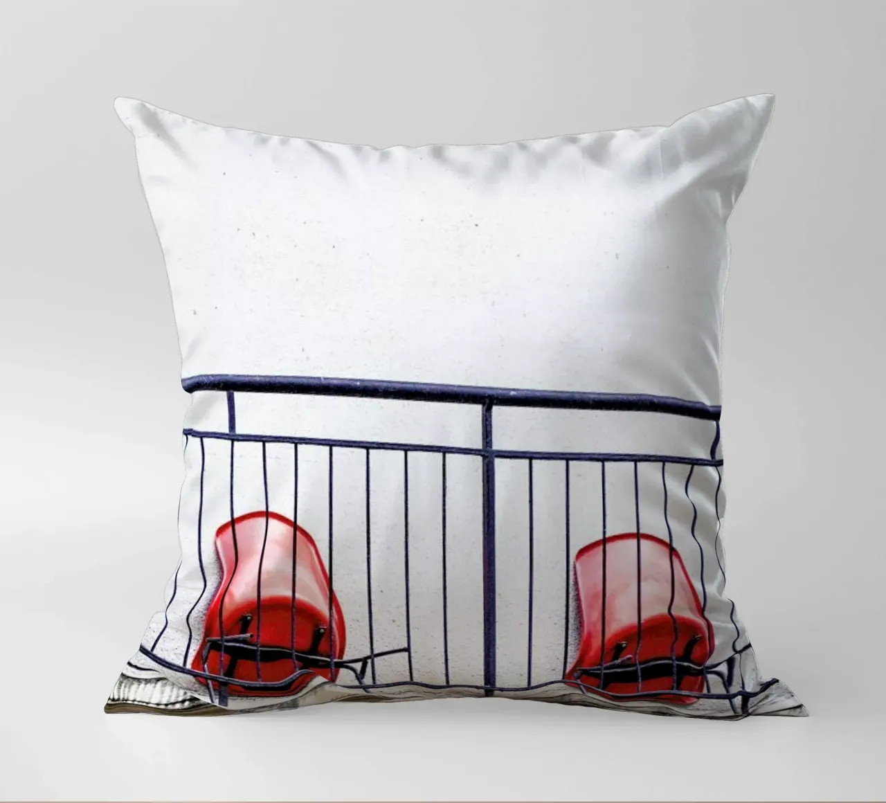 Michael's Empty Chairs cuscino da Babett Schultze