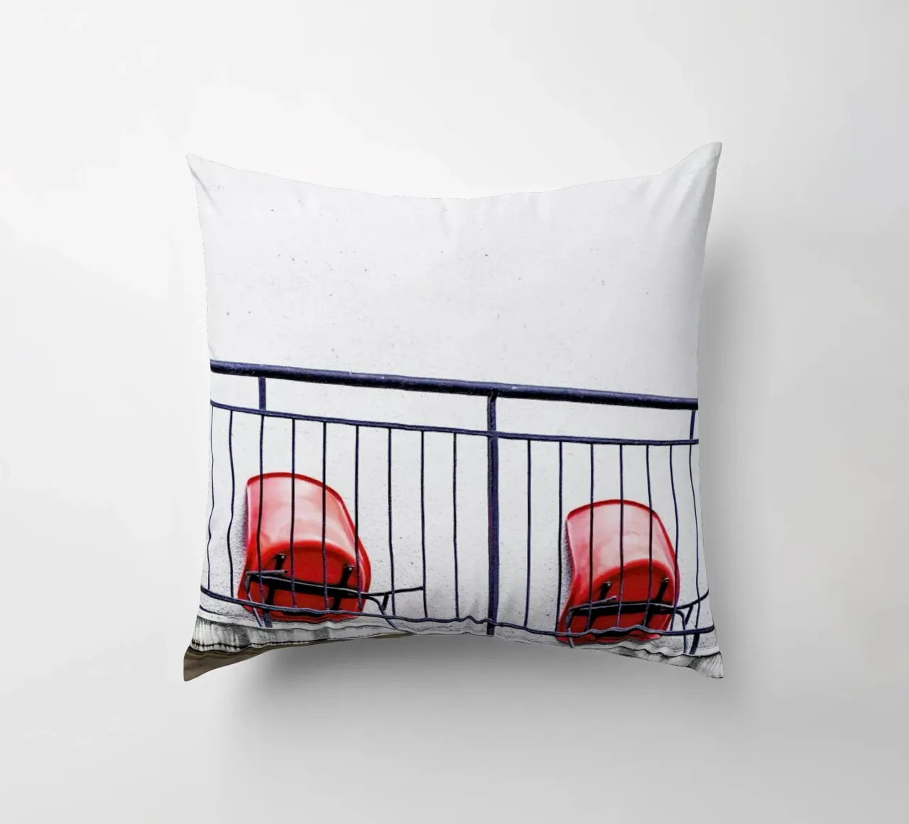 Michael's Empty Chairs cuscino da Babett Schultze