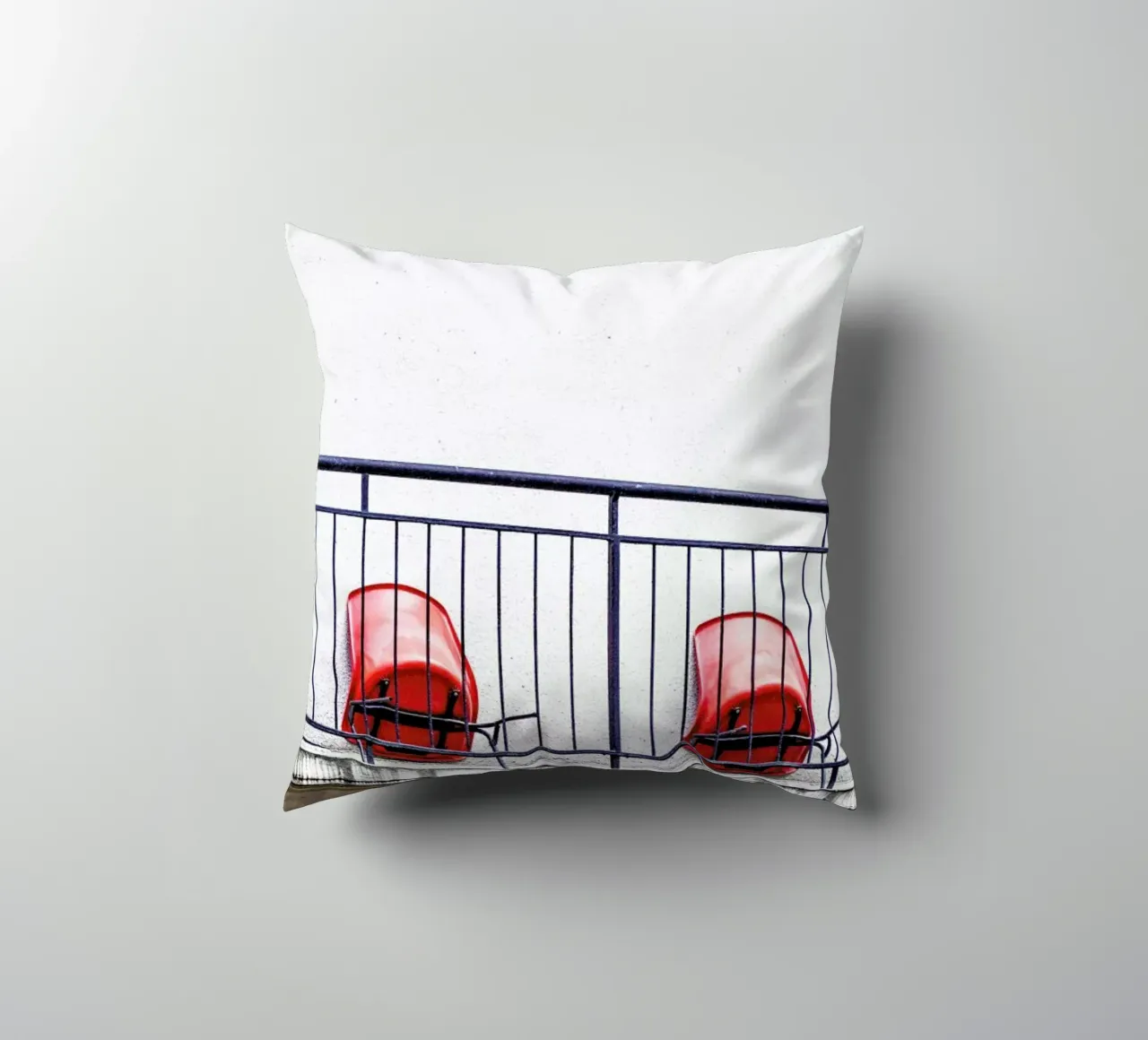 Michael's Empty Chairs cuscino da Babett Schultze