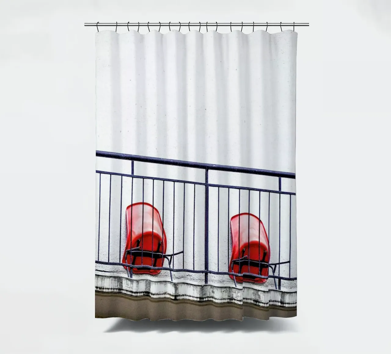 Michael's Empty Chairs tenda da doccia da Babett Schultze