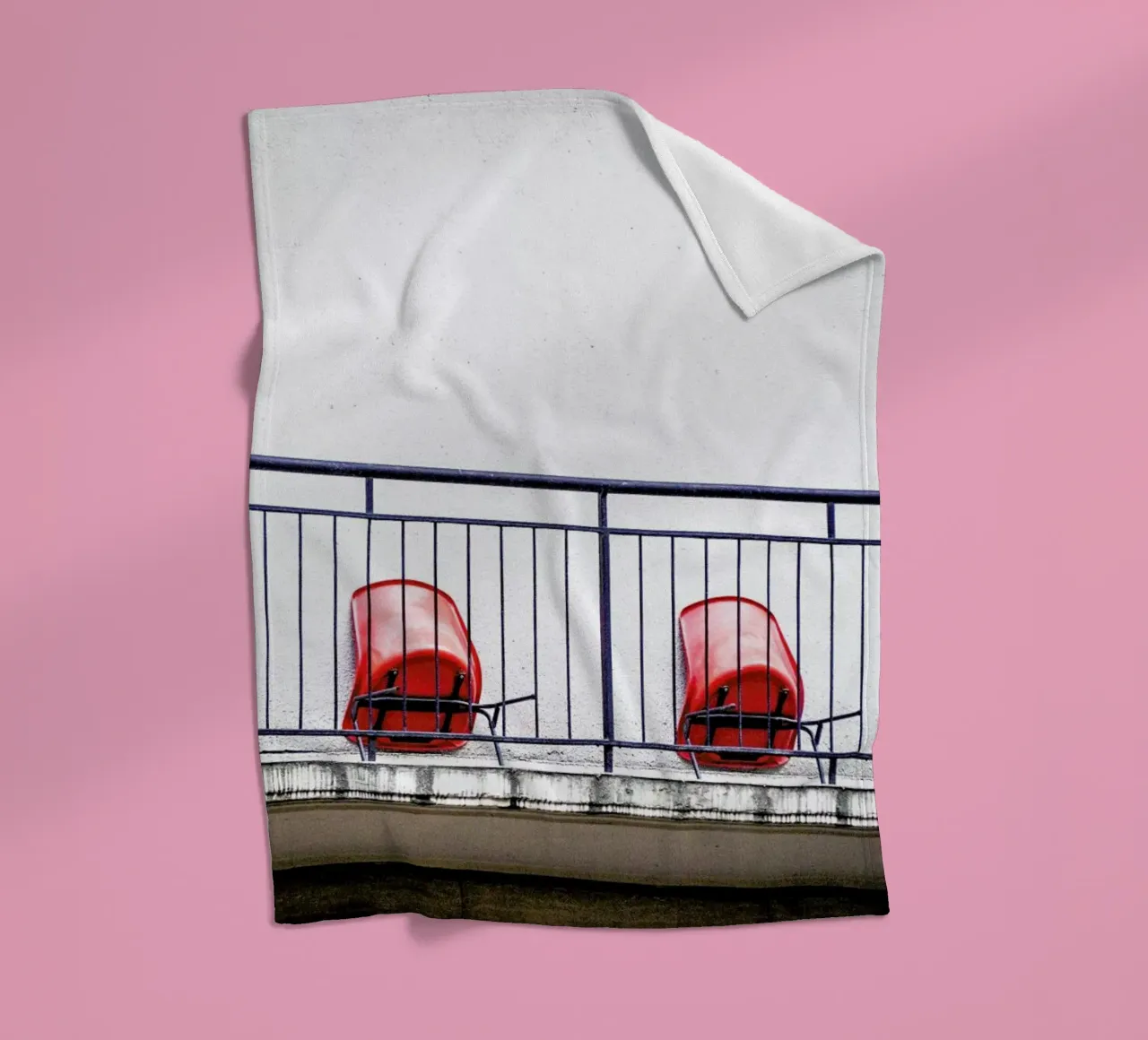 Michael's Empty Chairs Fleecedecke von Babett Schultze