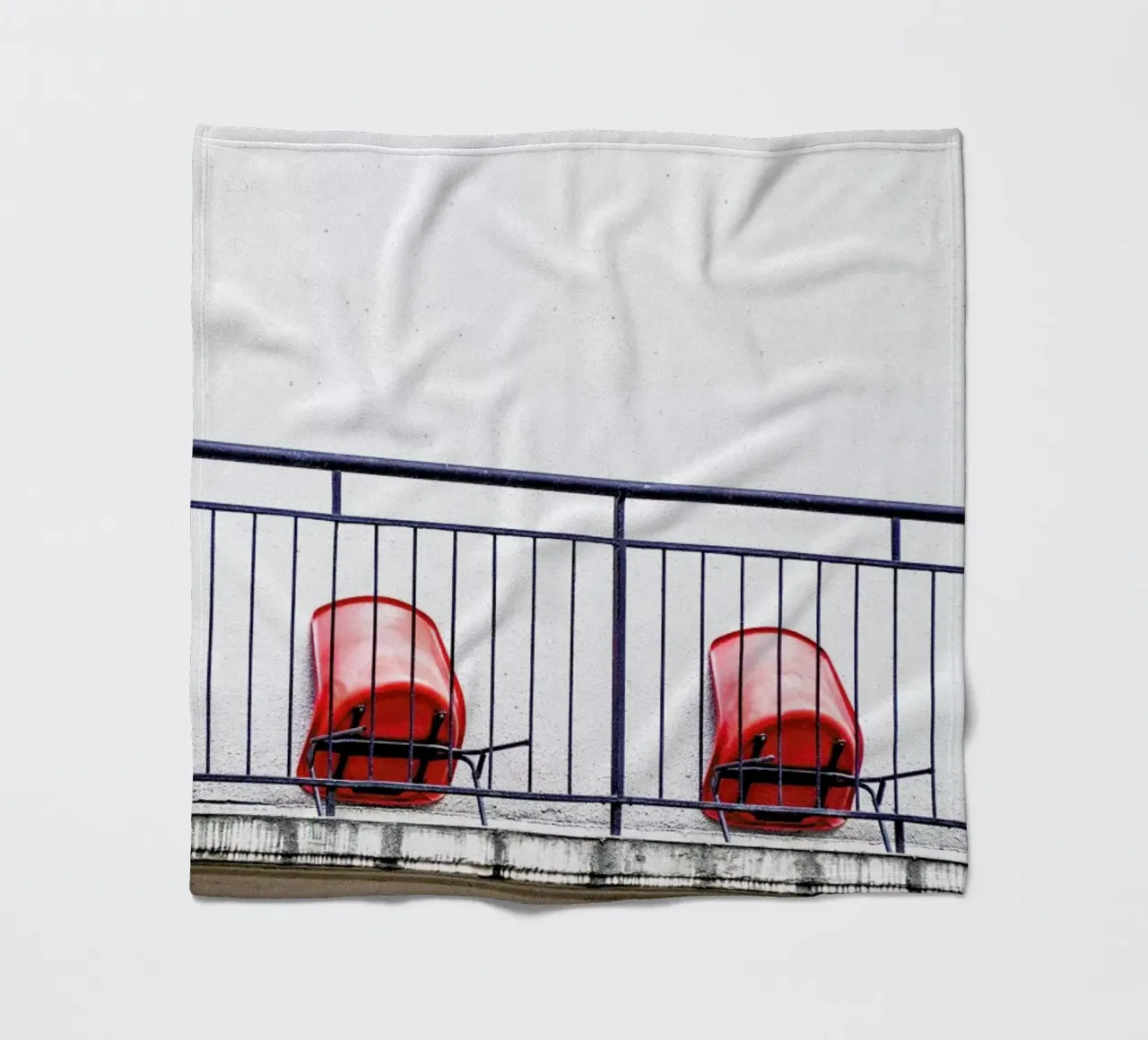 Michael's Empty Chairs Fleecedecke von Babett Schultze