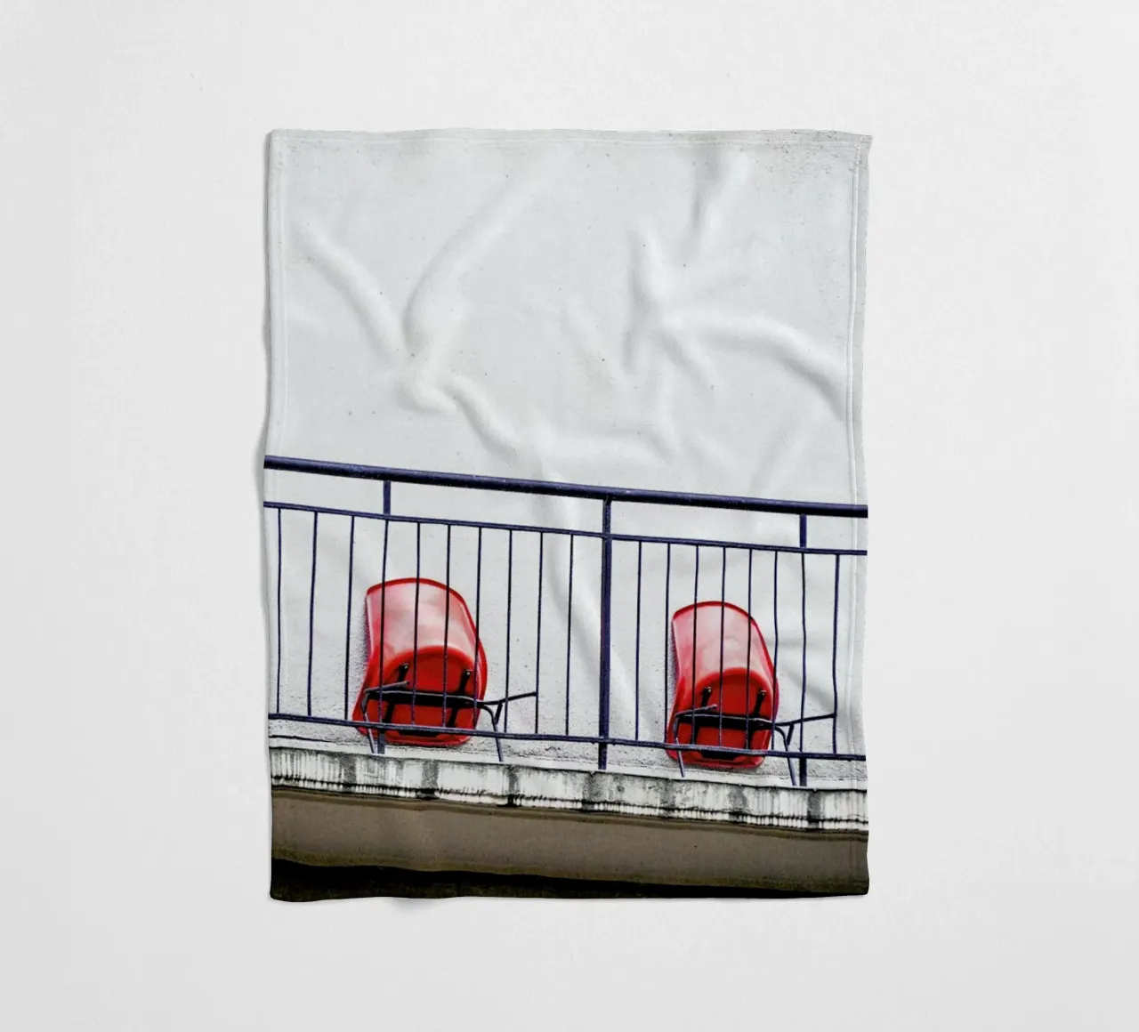 Michael's Empty Chairs Fleecedecke von Babett Schultze