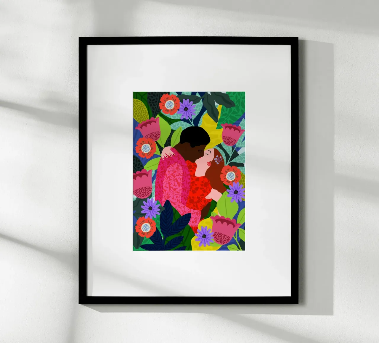Coppia di baci floreali poster con telaio in legno da Pictufy Sun & Spirit