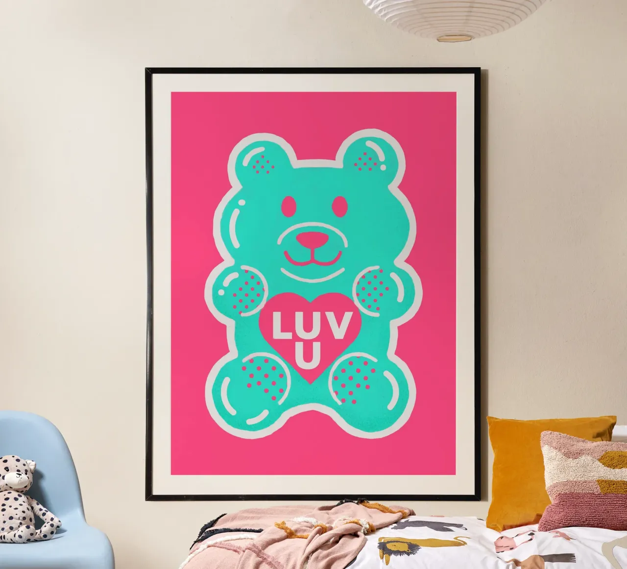 Simpatico orsetto gommoso con cuore poster con telaio in legno da showmemars