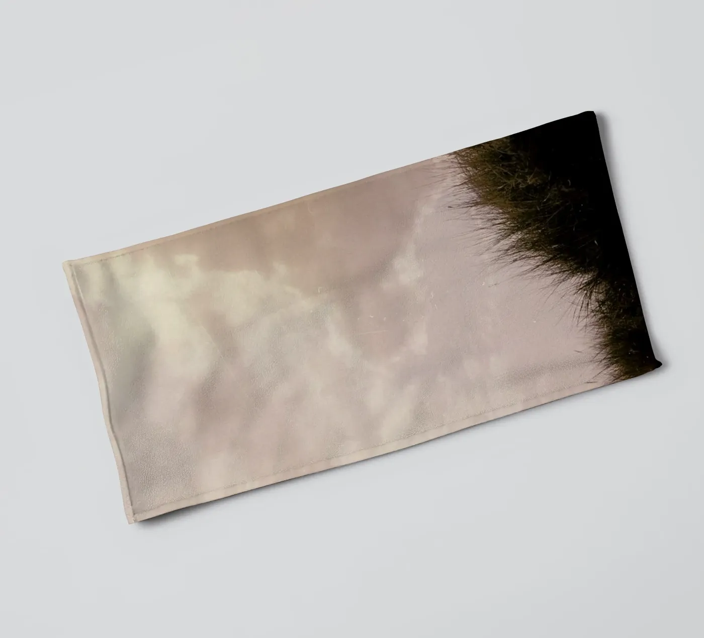Para León towel by Picture On The Fridge