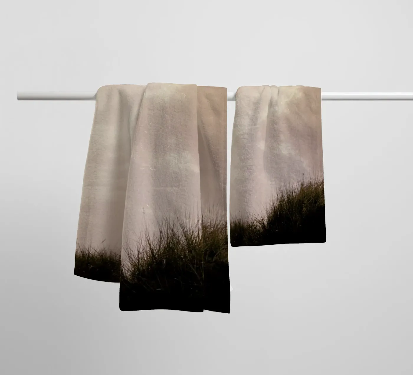 Para León towel by Picture On The Fridge