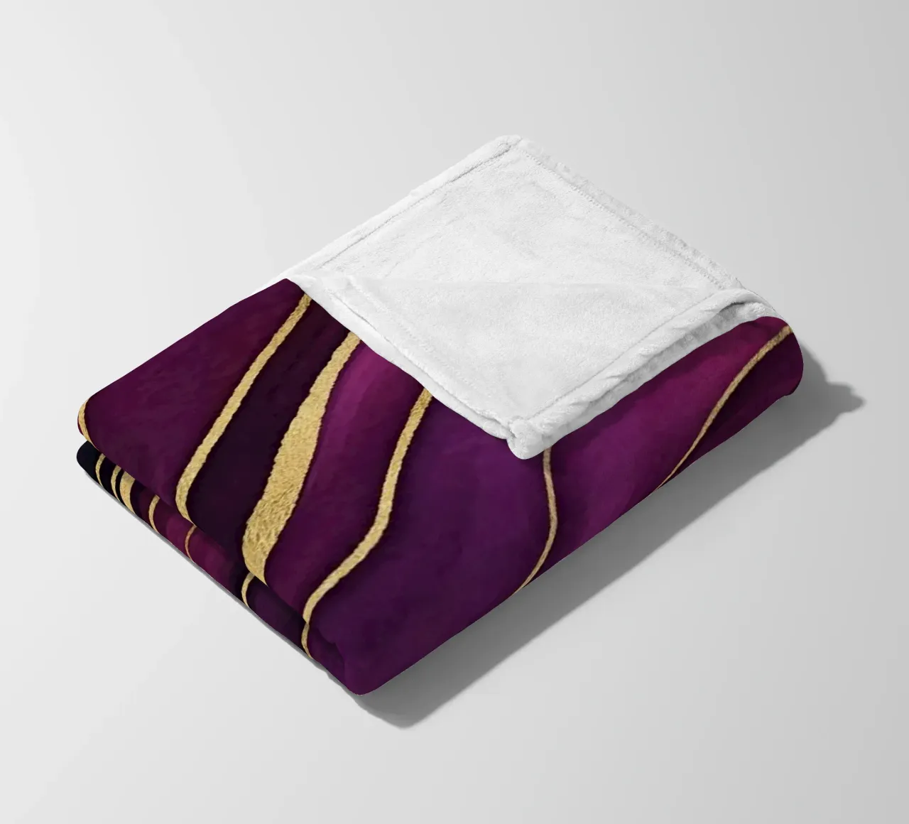 Marmo di lusso viola fucsia con oro coperta in pile da Andrea Haase Modern Home