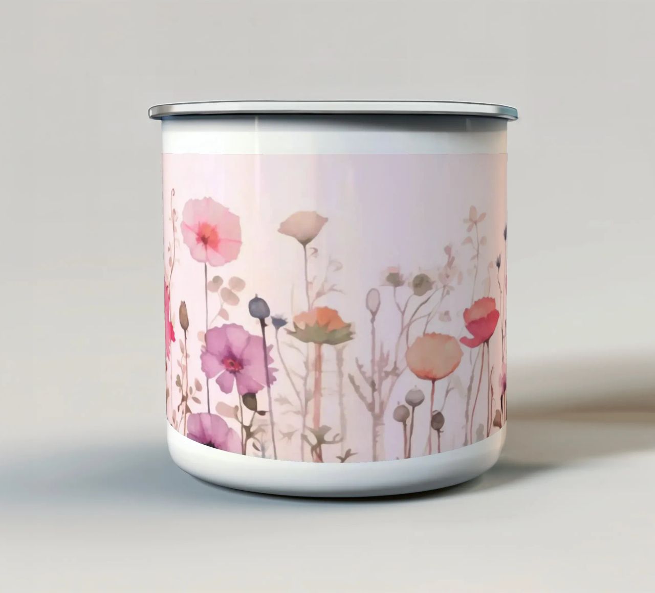Vibrazioni estive di fiori selvatici pastello tazza in smalto da Andrea Haase Modern Home
