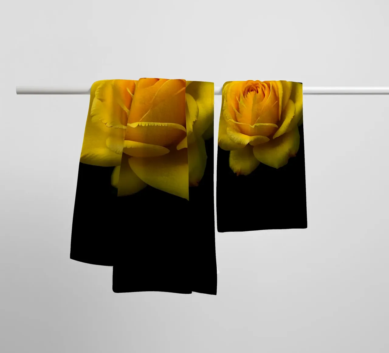 Rosa_gialla_01 asciugamano da bagno da Farb- und Blütenzauber by LK