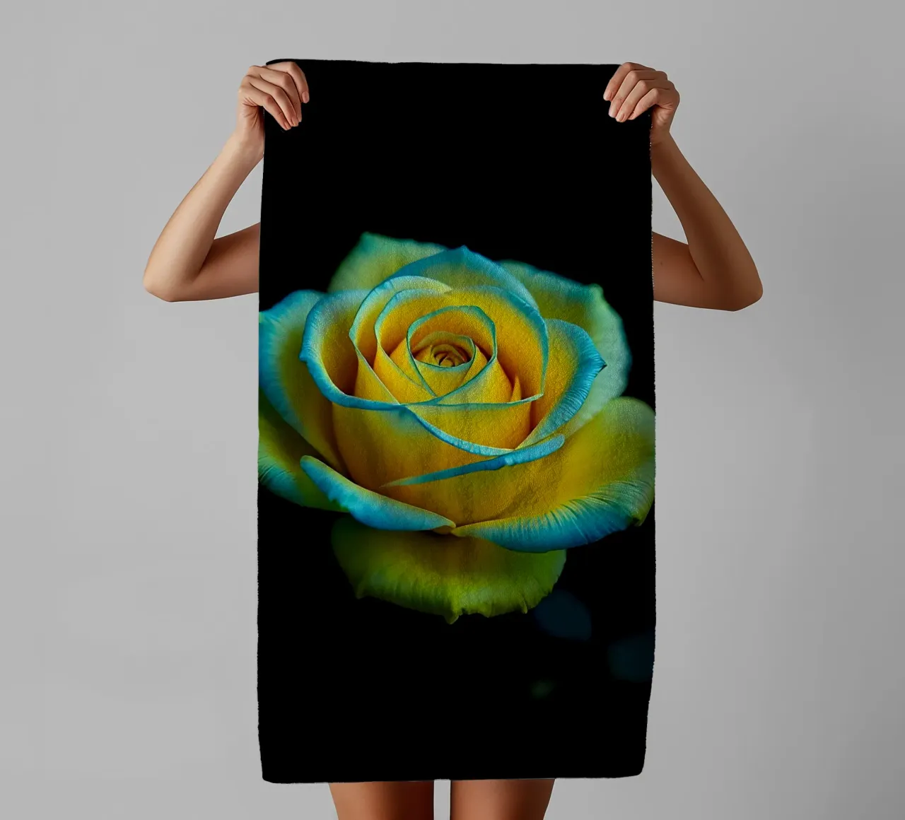 rose_jaune_bleu_02 serviette de bain de Farb- und Blütenzauber by LK