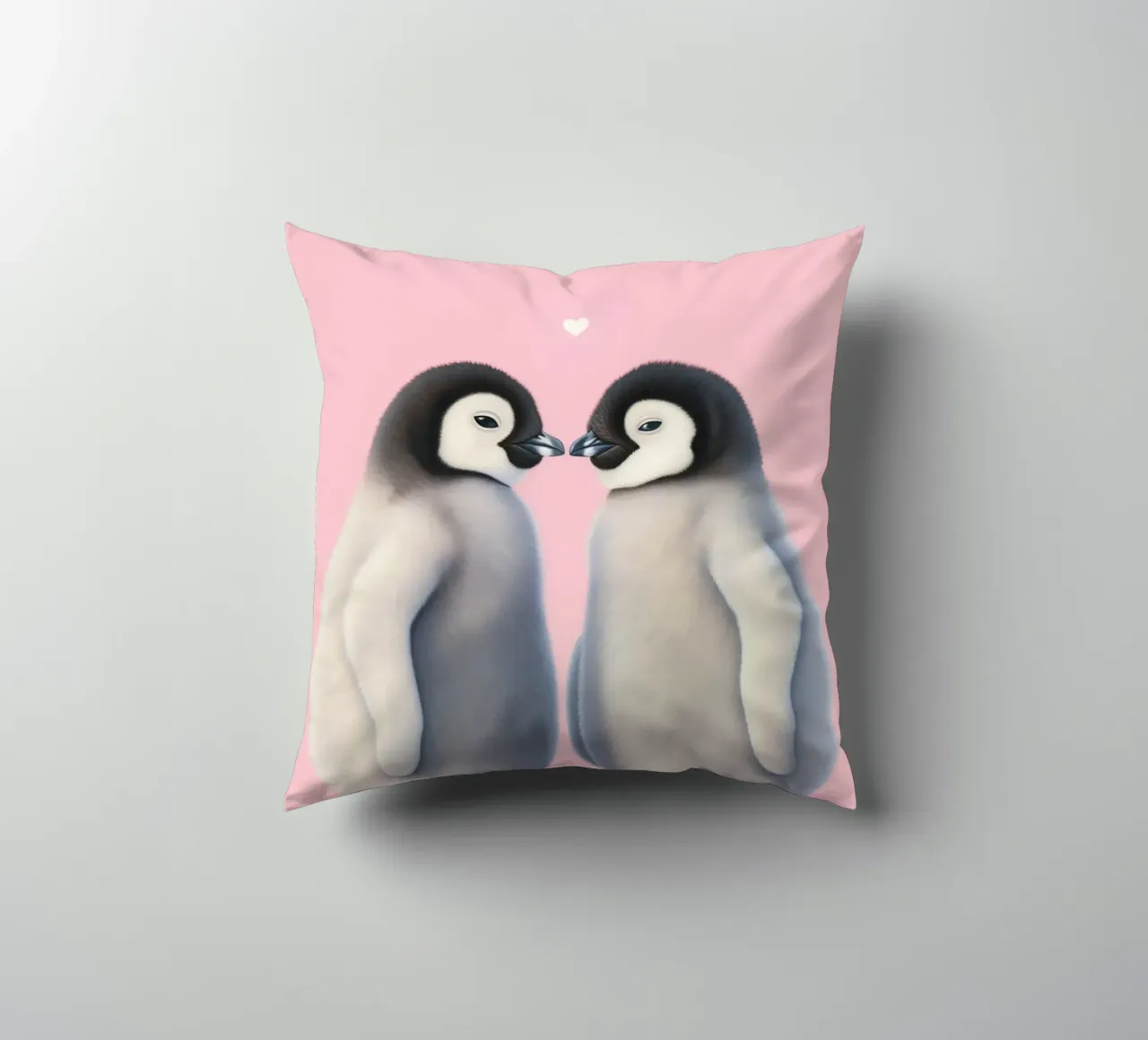 Pinguini innamorati di un cuore cuscino da Carinaprint