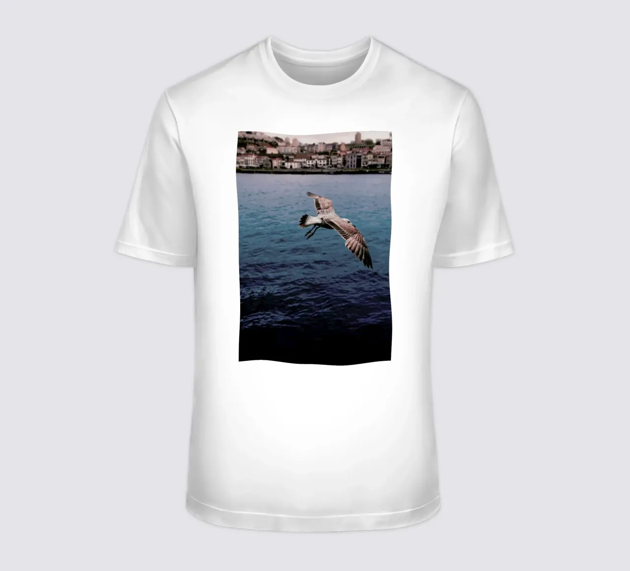 Seagull in Porto t-shirt da Sebastian Hilgetag