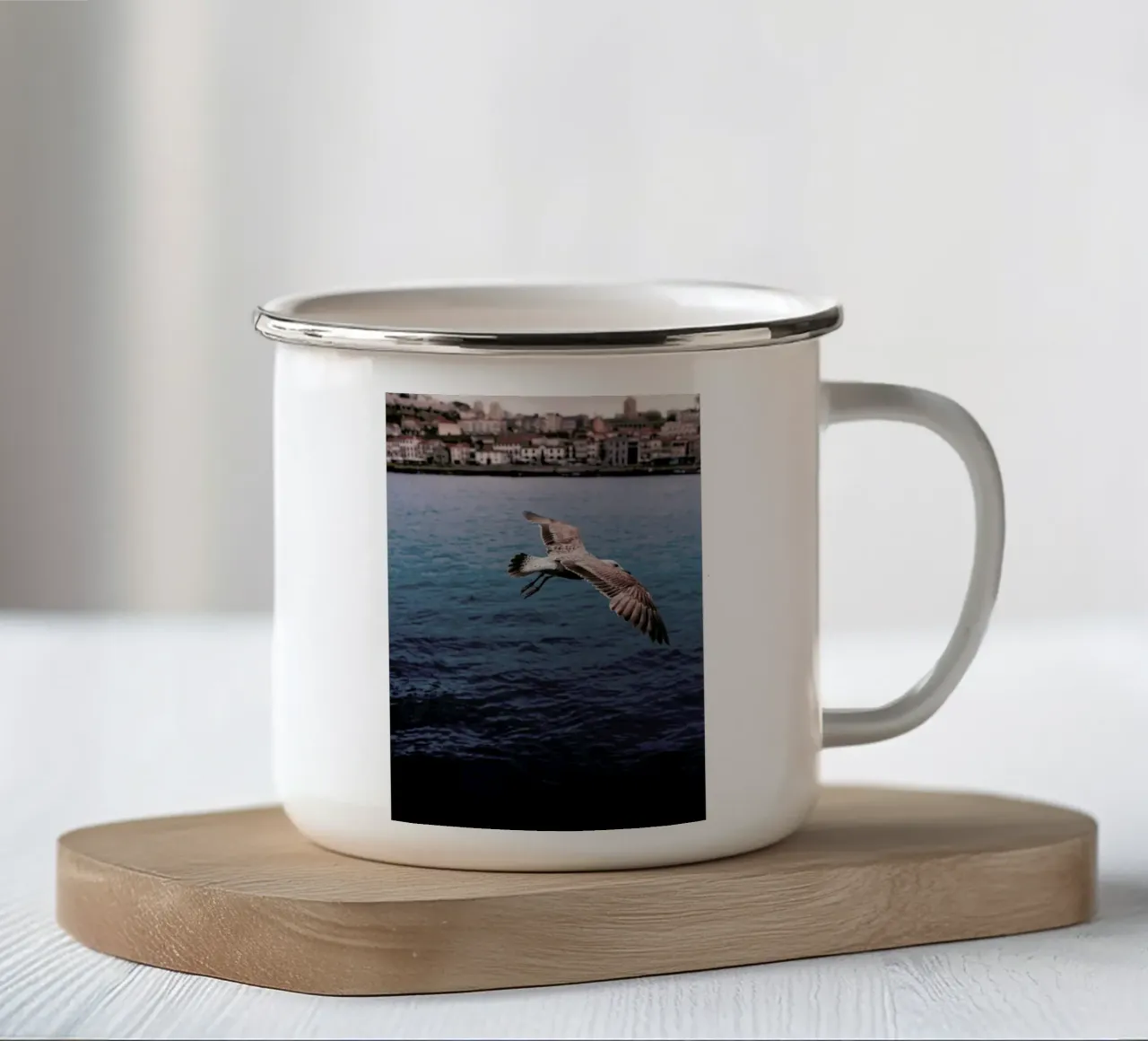 Seagull in Porto tazza in smalto da Sebastian Hilgetag