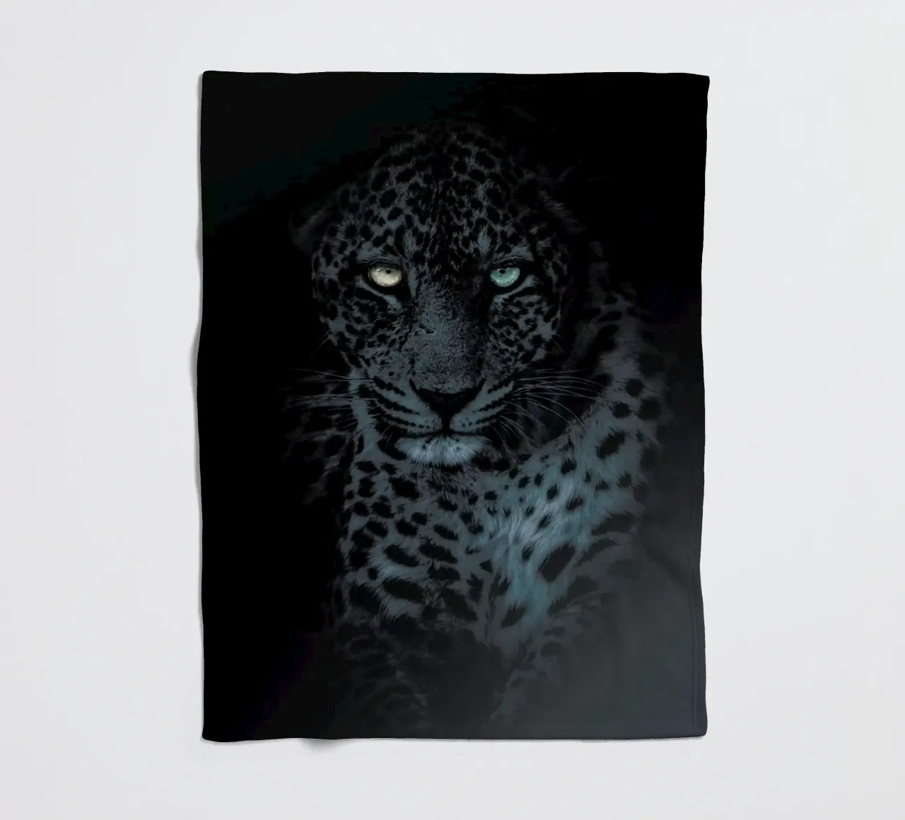 Eyes in the Night coperta in pile da Airpixels