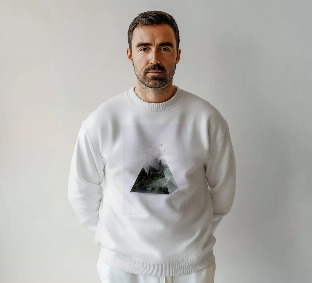 Forest Triangle Sweatshirt von Róbert Farkas